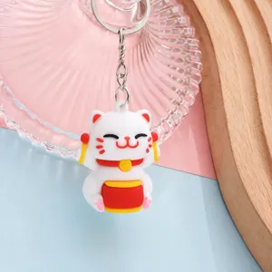 Niedlicher Winkekatze Schlüsselanhänger, weicher PVC Gummianhänger, kompakter Begleiter.