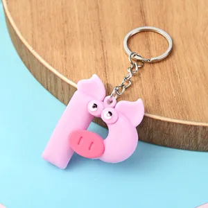 Joli porte-clés lettre P cochon rose, charm de sac alphabet d'animaux et accessoire clé.