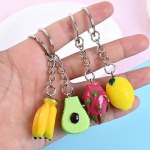 Niedliches Obst Schlüsselanhänger Set mit Banane, Avocado, Drachenfrucht und Zitrone.