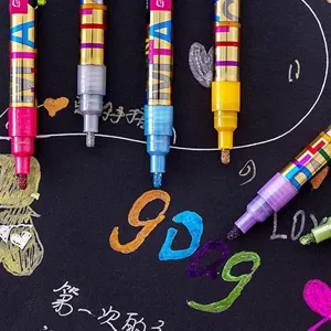 Vibrant Metallic Marker mit Glitzertinte auf schwarzem Papier für DIY Scrapbooking und Signaturen