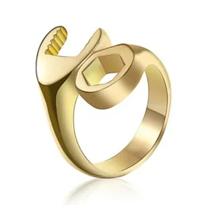Anello unico in acciaio inossidabile dorato a forma di chiave per uomo