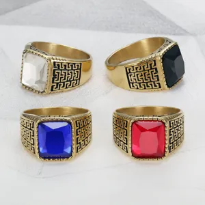 Detailansicht von vier Farben Herren Hip-Hop Ringe mit quadratischen Edelsteinen in Gold