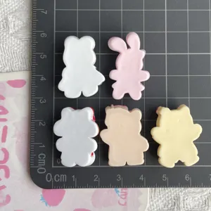 Charm di animali in resina orso e coniglio carini per custodia telefono e decorazione.