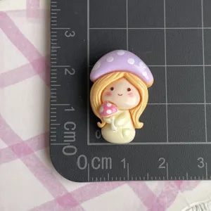 Süßes Cartoon Pilz Mädchen Harz Cabochon für DIY Handyhülle Handwerk und Schmuckzubehör.