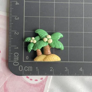 Resin coconut tree flatback detail shot, perfect for phone case DIY and miniature decoration.
