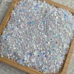 Perles de remplissage en résine et sequins en cœur pour stylos DIY accessoires.