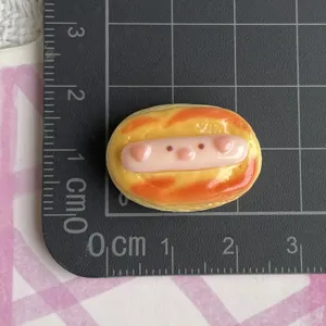 Cabochon de resina de pan de dibujos animados lindo para funda de teléfono DIY llavero.
