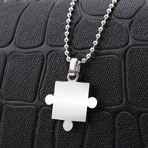 Collana con ciondolo a forma di pezzo di puzzle in acciaio inossidabile argento lucido