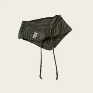 Pañuelo triangular de punto a rayas y mini chal con lazos para mujer estilo otoño.