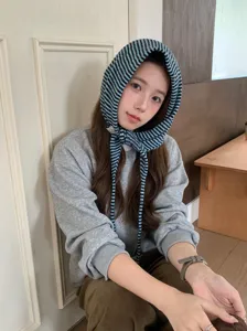 Estilo coreano bufanda con capucha de punto a rayas azul negro moda otoño mujer