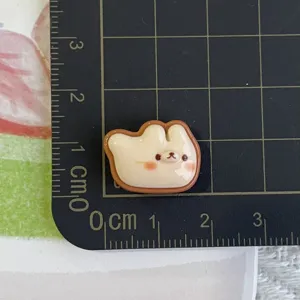 Lindo cabochon de pan de resina de dibujos animados dijes DIY para funda de teléfono