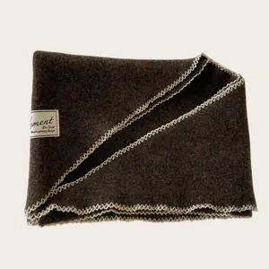 Braunes Strick-Dreieckstuch mit weißer Häkelspitze warme gemütliche Wollmischung Winter Mode