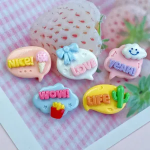 Cabotins en résine en forme de bulle avec de mignons mots anglais pour déco de coque DIY.
