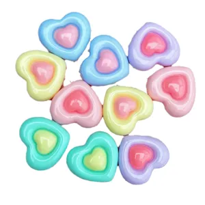 Ciondoli in resina a cuore bicolore lucido per mollette per capelli fai-da-te e artigianato.