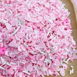 Tranches d'argile douce rose patte de chat et fraise pour slime DIY et art des ongles.