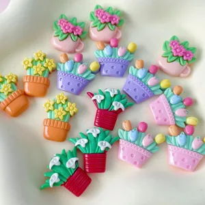 Glänzende Harz Blumen Cabochons, süße Topf-Tulpen und Gänseblümchen für DIY Handwerk Haarnadeln.