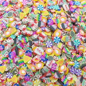 Mélange de tranches d'argile polymère colorées pour slime, coques et nail art DIY.