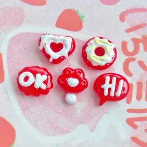 Set di ciondoli in resina rossa DIY mini ciambella lettere OK HI cabochon per fermaglio capelli.