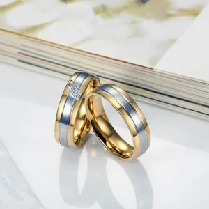 Eleganti anelli di coppia in acciaio al titanio bicolore oro con pietre zirconi