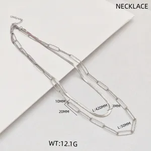 Vista dettagliata delle dimensioni della collana a doppio strato in acciaio inossidabile.