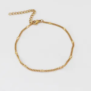 Minimalist stainless steel chain necklace detail, delicate gold tone jewelry for women daily wear.