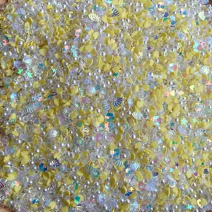Remplissage mixte de perles d'argile de cœur jaune de paillettes pour bijoux artisanaux DIY