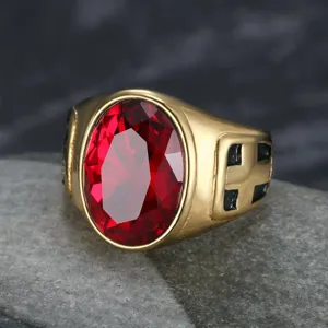 Detailansicht Herren Vintage Goldring mit großem rotem Zirkon und Kreuzmuster im Retro-Stil