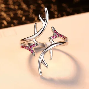 Elegante zilveren gewei ring verstelbaar met roze steentjes voor dames minimalistisch chic