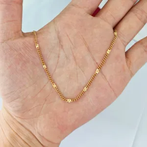 Minimalist stainless steel clavicle chain with cute clover stations for daily sweet wear.