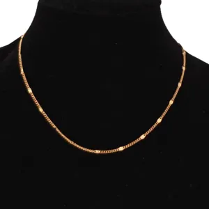 Minimalist stainless steel gold chain necklace for women, elegant simple clavicle chain jewelry.