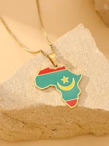 Detailansicht des vergoldeten Afrika-Kartenanhängers mit der Flagge von Mauretanien