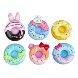 Simpatici cabochon ciambella in resina con orecchie di coniglio e fiocchi, perfetti per custodia DIY.