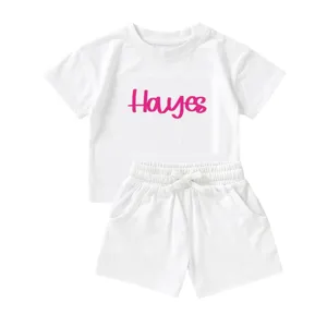 Gepersonaliseerde kinderenset van biologisch katoen, wit T-shirt en korte broek Hayes
