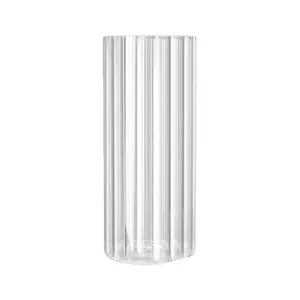 Moderne transparante glazen vaas met ribbels voor planten en minimalistisch decor