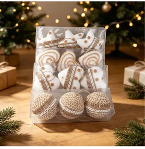 Set de adornos colgantes de Navidad bolas de cuerda y estrellas en caja transparente