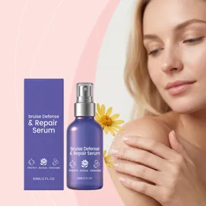 Gros plan d'un sérum corporel réparateur aux herbes appliqué sur la peau avec arnica