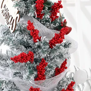 Künstliche Weihnachts-Rotbeeren-Rattan-Girlande mit Schnee für Feiertagsparty-Dekoration