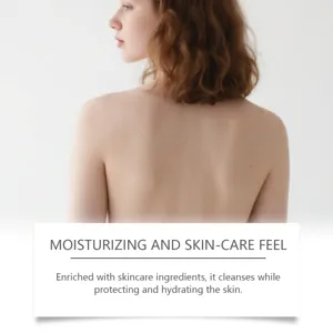 Gros plan d'un dos à peau saine montrant l'effet hydratant du savon de nettoyage
