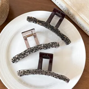 Drei stilvolle Leopardenmuster geschwungene Haarklammern für Damen, elegante Haaraccessoires.