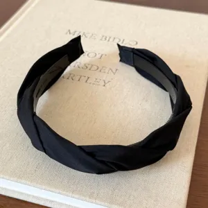 Schwarzes Stoff-Haarband mit geflochtenem Design, eleganter Haarreif für Damen im Alltag.