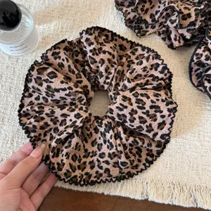 Coletero de pelo estampado leopardo grande retro chic goma suave accesorio cabello