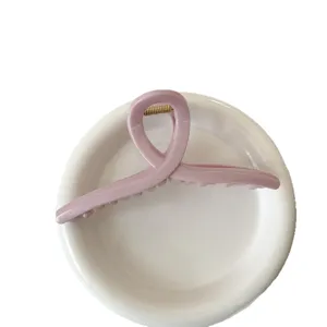 Molletta per capelli in acrilico rosa minimalista per donne, grande accessorio elegante.