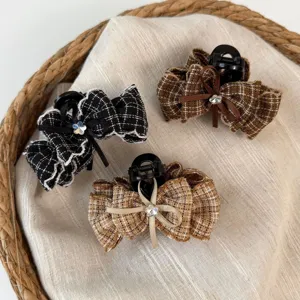 Pinza de pelo lazo cuadros estilo coreano elegante accesorio tela vista detalle