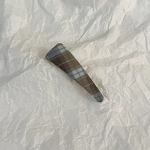 Classic plaid snap hair clip for women, stylish tartan hair barrette for daily wear.