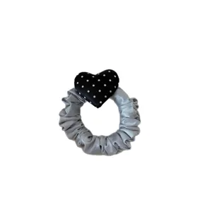 Stijlvol haarelastiek met hart stippen vrouwen mode satijn haaraccessoire hoofdfoto