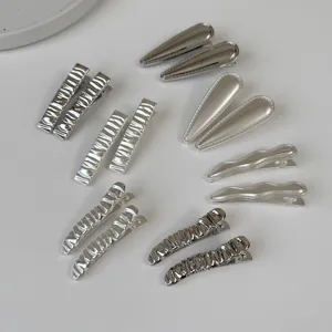 Silberne metallische Wellen Haarspangen Set, elegante Entenschnabel Clips für Damen.