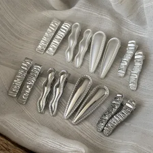 Einfache Metall Glänzende Welle Haarspange Modische Seite Pony Entenschnabel Clip Geometrische Gefaltete Haarnadel Kopfschmuck Damen