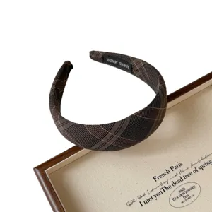 Diadema acolchada de cuadros marrones para mujer, tocado de estilo coreano elegante para uso diario.