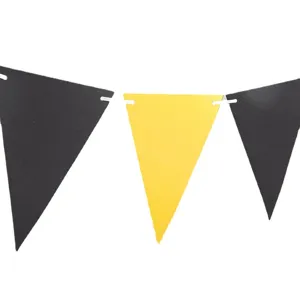 Banderines triangulares negros y amarillos para decoraciones de fiestas de cumpleaños.