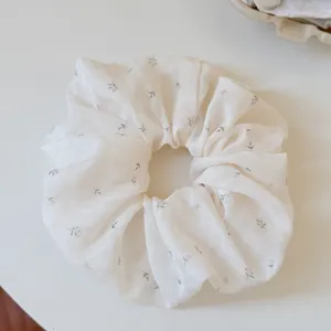 Detailed view of the Korean style summer floral print hair scrunchie, elegant hair accessory.